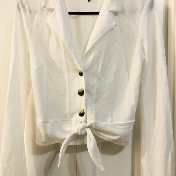 White long sleeve - Picture 2 of 5